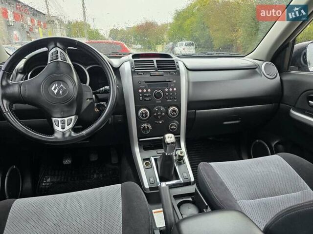 Сірий Сузукі Гранд Вітара, об'ємом двигуна 2 л та пробігом 163 тис. км за 3950 $, фото 21 на Automoto.ua