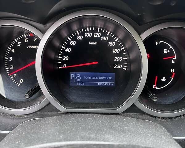 Серый Сузуки Гранд Витара, объемом двигателя 2.39 л и пробегом 183 тыс. км за 6500 $, фото 12 на Automoto.ua