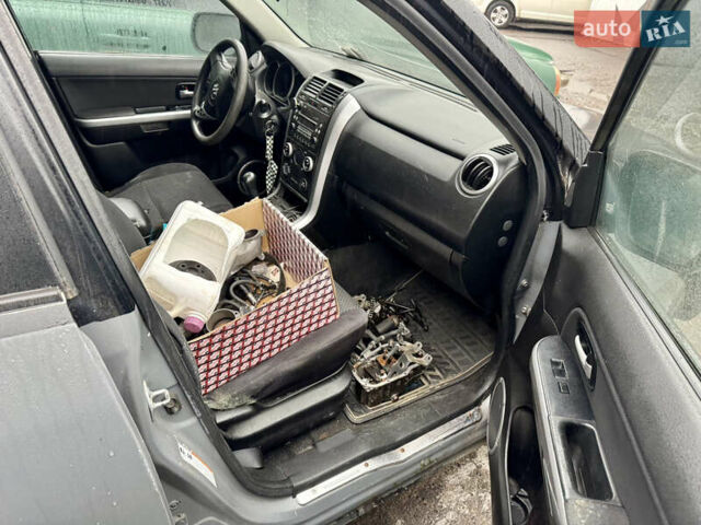 Серый Сузуки Гранд Витара, объемом двигателя 2.7 л и пробегом 258 тыс. км за 3500 $, фото 9 на Automoto.ua