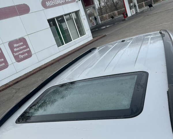 Серый Сузуки Гранд Витара, объемом двигателя 2.39 л и пробегом 193 тыс. км за 8000 $, фото 8 на Automoto.ua