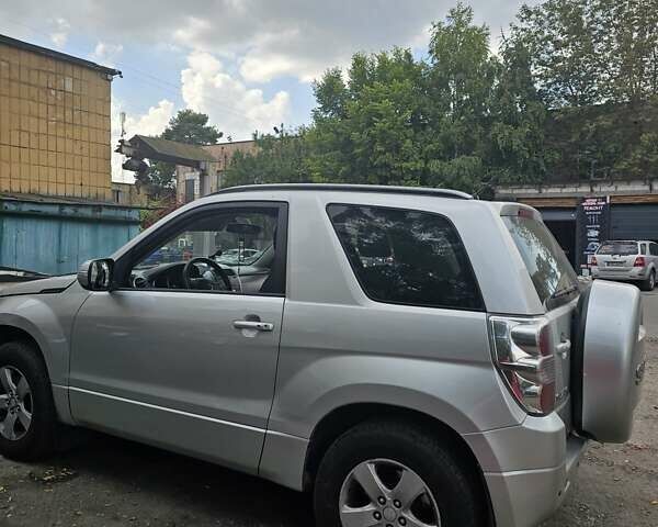 Серый Сузуки Гранд Витара, объемом двигателя 2.4 л и пробегом 200 тыс. км за 8600 $, фото 3 на Automoto.ua