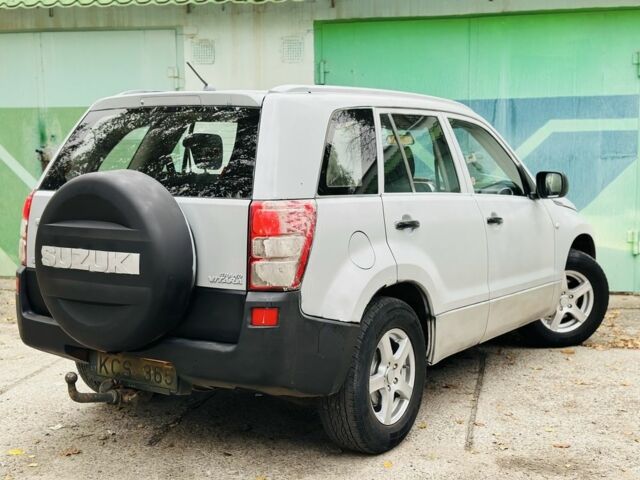 Серый Сузуки Гранд Витара, объемом двигателя 2 л и пробегом 200 тыс. км за 3400 $, фото 3 на Automoto.ua