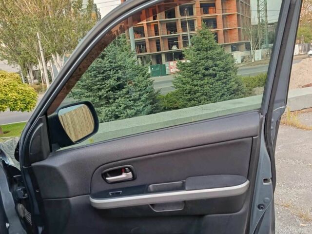 Сірий Сузукі Гранд Вітара, об'ємом двигуна 2 л та пробігом 126 тис. км за 8300 $, фото 7 на Automoto.ua