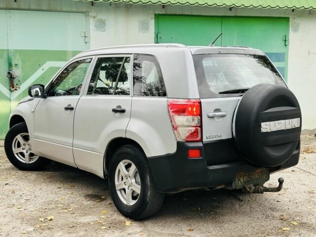 Серый Сузуки Гранд Витара, объемом двигателя 2 л и пробегом 200 тыс. км за 3400 $, фото 2 на Automoto.ua