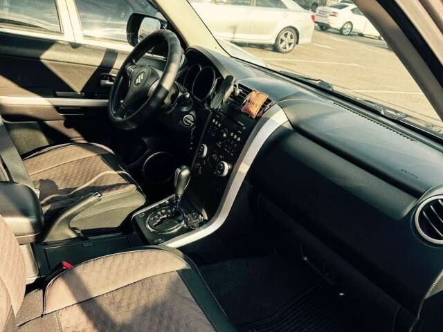 Серый Сузуки Гранд Витара, объемом двигателя 2 л и пробегом 150 тыс. км за 7900 $, фото 6 на Automoto.ua