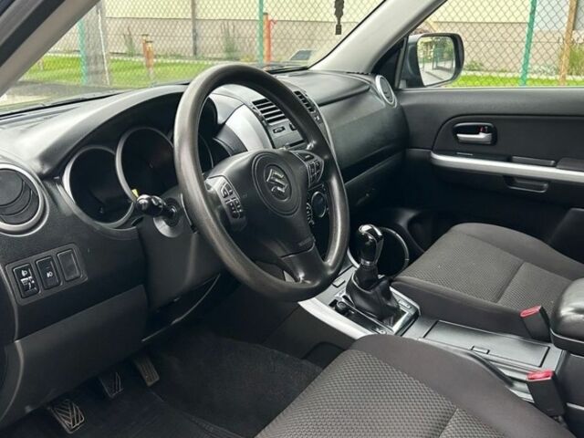 Серый Сузуки Гранд Витара, объемом двигателя 2 л и пробегом 200 тыс. км за 3700 $, фото 6 на Automoto.ua