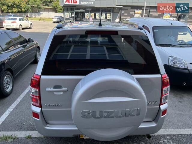 Серый Сузуки Гранд Витара, объемом двигателя 2.4 л и пробегом 91 тыс. км за 7850 $, фото 2 на Automoto.ua