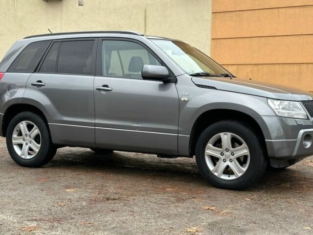 Серый Сузуки Гранд Витара, объемом двигателя 2.2 л и пробегом 230 тыс. км за 3600 $, фото 3 на Automoto.ua