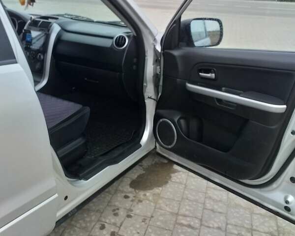 Сірий Сузукі Гранд Вітара, об'ємом двигуна 1.87 л та пробігом 228 тис. км за 8000 $, фото 26 на Automoto.ua