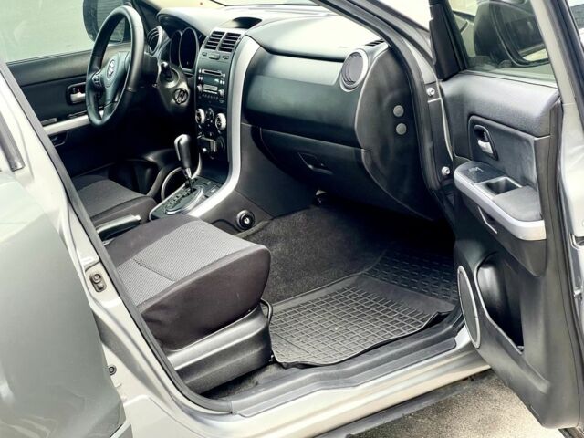 Серый Сузуки Гранд Витара, объемом двигателя 2 л и пробегом 180 тыс. км за 7800 $, фото 5 на Automoto.ua