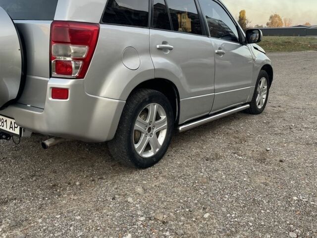 Сірий Сузукі Гранд Вітара, об'ємом двигуна 2 л та пробігом 172 тис. км за 6750 $, фото 4 на Automoto.ua