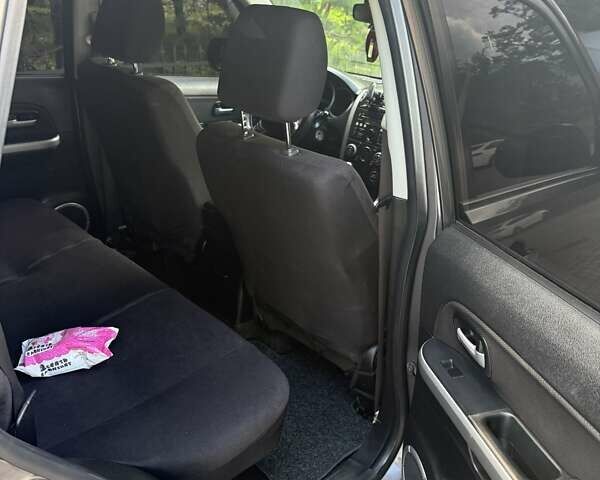 Серый Сузуки Гранд Витара, объемом двигателя 2.4 л и пробегом 160 тыс. км за 7200 $, фото 6 на Automoto.ua