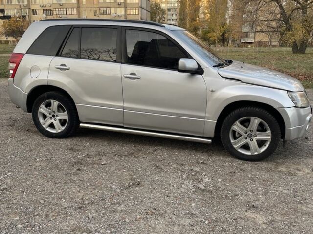 Сірий Сузукі Гранд Вітара, об'ємом двигуна 2 л та пробігом 172 тис. км за 6750 $, фото 1 на Automoto.ua