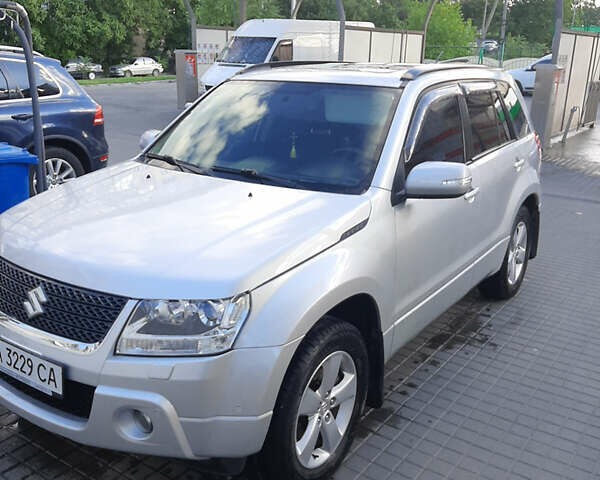 Сірий Сузукі Гранд Вітара, об'ємом двигуна 2.4 л та пробігом 69 тис. км за 12300 $, фото 2 на Automoto.ua