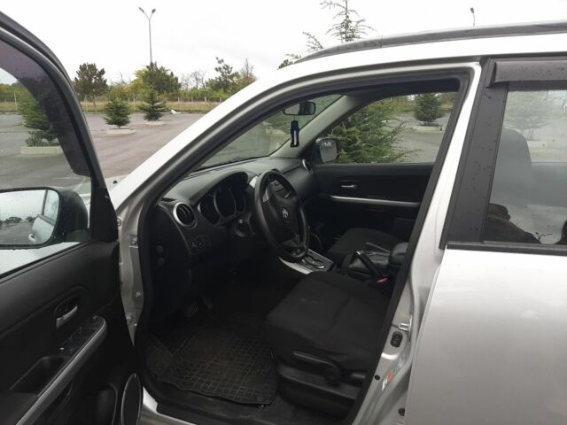 Серый Сузуки Гранд Витара, объемом двигателя 2.4 л и пробегом 850 тыс. км за 8500 $, фото 3 на Automoto.ua