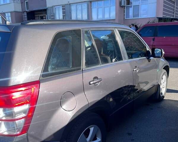 Серый Сузуки Гранд Витара, объемом двигателя 2.39 л и пробегом 183 тыс. км за 6500 $, фото 3 на Automoto.ua