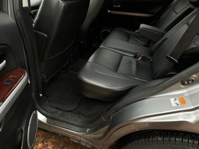 Серый Сузуки Гранд Витара, объемом двигателя 2.2 л и пробегом 230 тыс. км за 3600 $, фото 11 на Automoto.ua