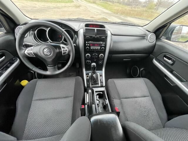 Серый Сузуки Гранд Витара, объемом двигателя 2 л и пробегом 218 тыс. км за 6900 $, фото 11 на Automoto.ua