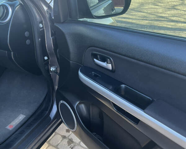 Серый Сузуки Гранд Витара, объемом двигателя 2.4 л и пробегом 283 тыс. км за 6777 $, фото 12 на Automoto.ua