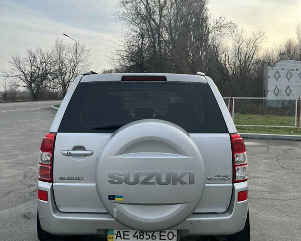 Серый Сузуки Гранд Витара, объемом двигателя 2.39 л и пробегом 193 тыс. км за 8000 $, фото 5 на Automoto.ua