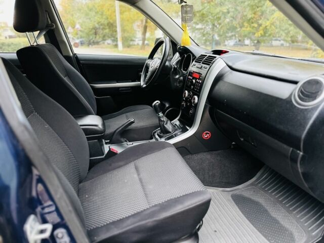 Серый Сузуки Гранд Витара, объемом двигателя 2 л и пробегом 200 тыс. км за 3400 $, фото 10 на Automoto.ua