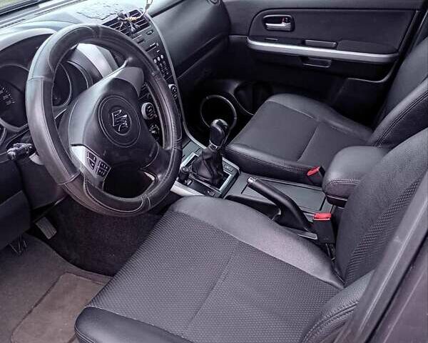 Сузуки Гранд Витара 2008 в Тернополе на Automoto.ua Серый Сузуки Гранд Витара, объемом двигателя 2.39 л и пробегом 282 тыс. км за 6100 $, фото 4 на Automoto.ua
