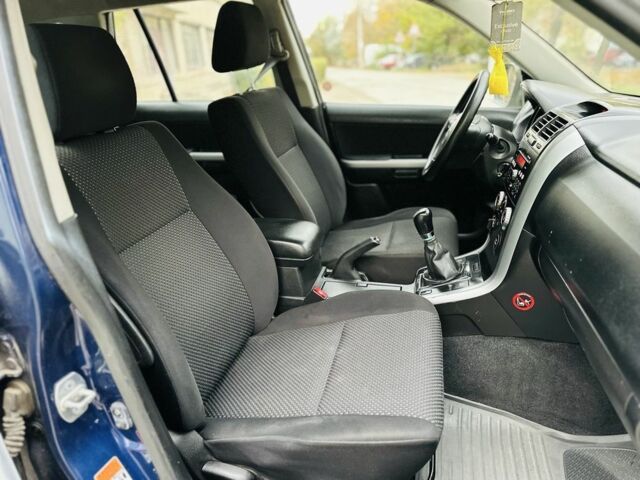 Серый Сузуки Гранд Витара, объемом двигателя 2 л и пробегом 200 тыс. км за 3400 $, фото 12 на Automoto.ua