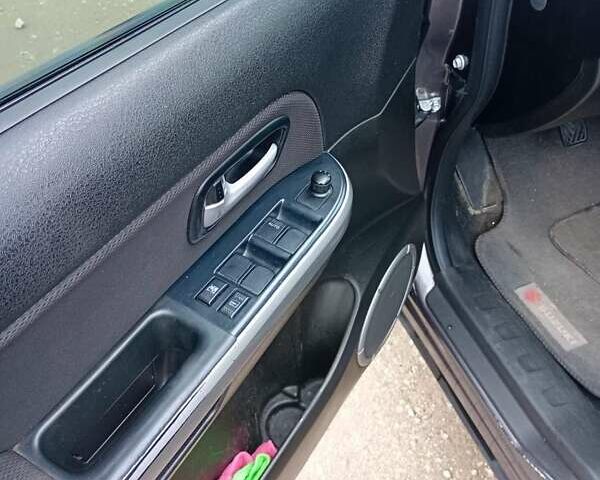 Сузуки Гранд Витара 2008 в Тернополе на Automoto.ua Серый Сузуки Гранд Витара, объемом двигателя 2.39 л и пробегом 282 тыс. км за 6100 $, фото 3 на Automoto.ua