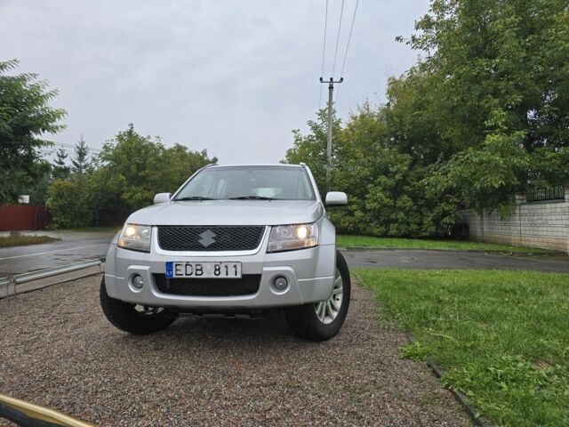 Сірий Сузукі Гранд Вітара, об'ємом двигуна 2 л та пробігом 163 тис. км за 3950 $, фото 1 на Automoto.ua