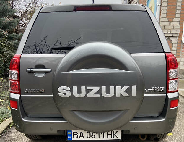 Серый Сузуки Гранд Витара, объемом двигателя 2 л и пробегом 231 тыс. км за 7800 $, фото 4 на Automoto.ua