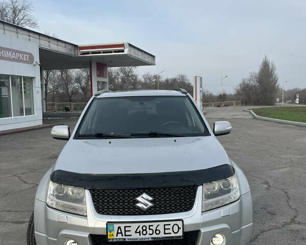 Серый Сузуки Гранд Витара, объемом двигателя 2.39 л и пробегом 193 тыс. км за 8000 $, фото 1 на Automoto.ua