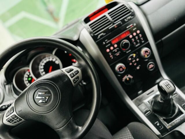 Серый Сузуки Гранд Витара, объемом двигателя 2 л и пробегом 200 тыс. км за 3400 $, фото 9 на Automoto.ua