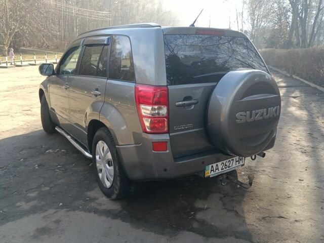 Серый Сузуки Гранд Витара, объемом двигателя 2 л и пробегом 130 тыс. км за 7300 $, фото 2 на Automoto.ua