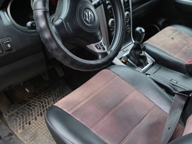 Сірий Сузукі Гранд Вітара, об'ємом двигуна 2 л та пробігом 221 тис. км за 6500 $, фото 4 на Automoto.ua