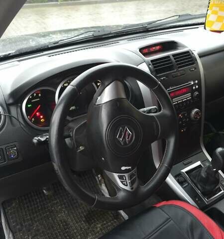 Серый Сузуки Гранд Витара, объемом двигателя 2 л и пробегом 280 тыс. км за 4500 $, фото 4 на Automoto.ua