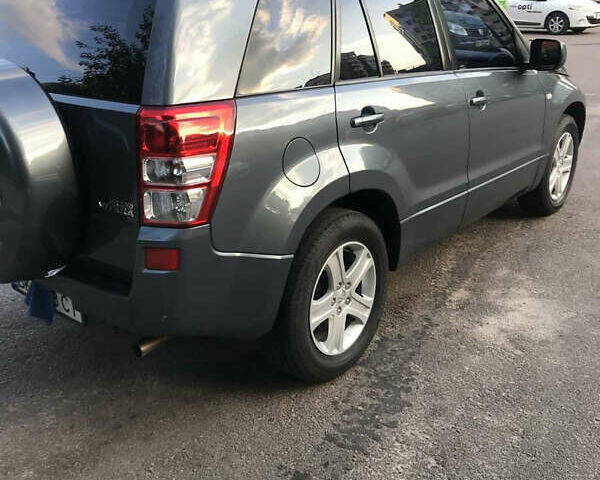 Серый Сузуки Гранд Витара, объемом двигателя 2 л и пробегом 184 тыс. км за 8400 $, фото 1 на Automoto.ua