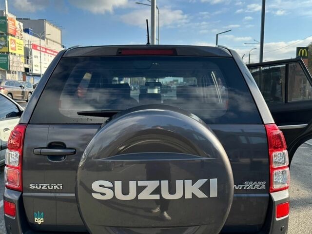 Сірий Сузукі Гранд Вітара, об'ємом двигуна 2 л та пробігом 150 тис. км за 8000 $, фото 3 на Automoto.ua