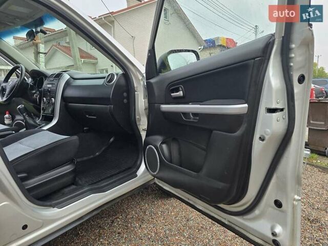 Сірий Сузукі Гранд Вітара, об'ємом двигуна 2 л та пробігом 163 тис. км за 3950 $, фото 32 на Automoto.ua