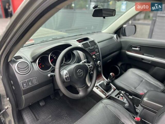 Серый Сузуки Гранд Витара, объемом двигателя 1.87 л и пробегом 242 тыс. км за 8240 $, фото 3 на Automoto.ua