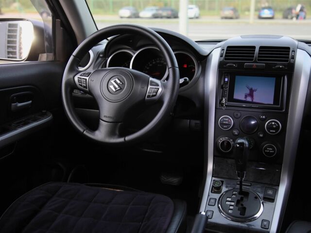 Серый Сузуки Гранд Витара, объемом двигателя 2.4 л и пробегом 225 тыс. км за 9500 $, фото 11 на Automoto.ua