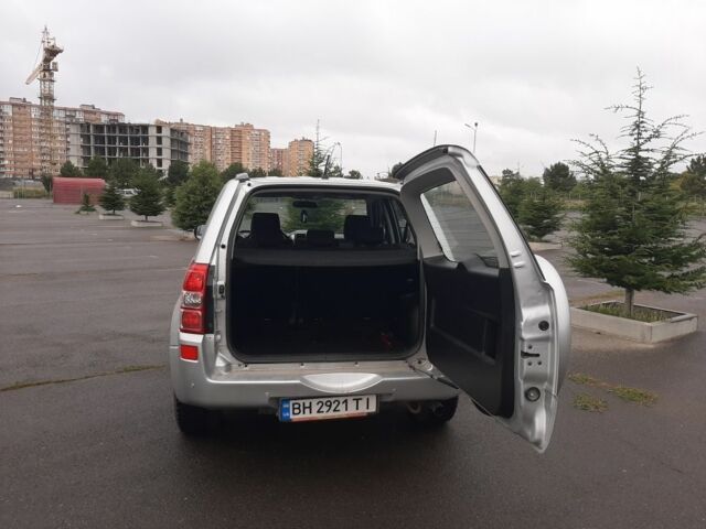 Серый Сузуки Гранд Витара, объемом двигателя 2.4 л и пробегом 850 тыс. км за 8500 $, фото 7 на Automoto.ua