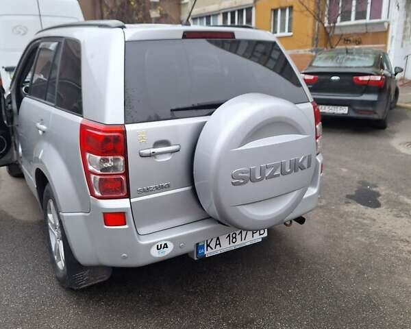 Серый Сузуки Гранд Витара, объемом двигателя 2 л и пробегом 250 тыс. км за 7199 $, фото 2 на Automoto.ua