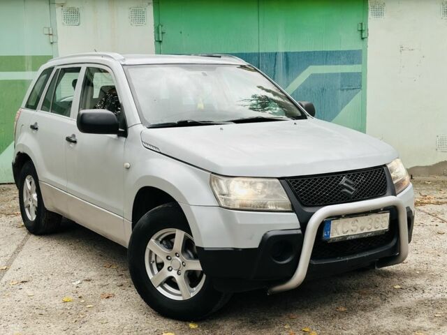 Серый Сузуки Гранд Витара, объемом двигателя 2 л и пробегом 200 тыс. км за 3400 $, фото 1 на Automoto.ua