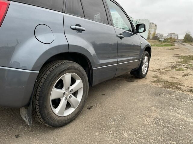 Серый Сузуки Гранд Витара, объемом двигателя 2 л и пробегом 218 тыс. км за 6900 $, фото 9 на Automoto.ua