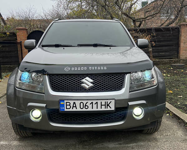 Серый Сузуки Гранд Витара, объемом двигателя 2 л и пробегом 231 тыс. км за 7800 $, фото 1 на Automoto.ua