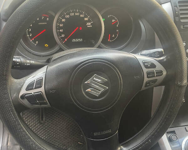 Серый Сузуки Гранд Витара, объемом двигателя 2 л и пробегом 263 тыс. км за 6100 $, фото 7 на Automoto.ua