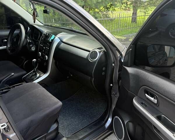 Серый Сузуки Гранд Витара, объемом двигателя 2.4 л и пробегом 160 тыс. км за 7200 $, фото 3 на Automoto.ua