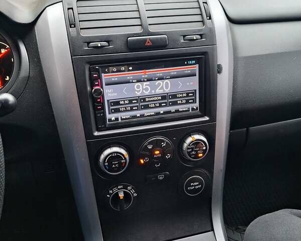 Серый Сузуки Гранд Витара, объемом двигателя 2 л и пробегом 250 тыс. км за 7199 $, фото 5 на Automoto.ua