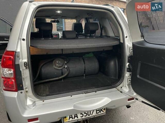 Сірий Сузукі Гранд Вітара, об'ємом двигуна 2 л та пробігом 282 тис. км за 6300 $, фото 9 на Automoto.ua