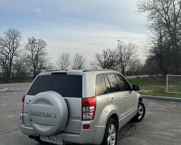 Серый Сузуки Гранд Витара, объемом двигателя 2.39 л и пробегом 193 тыс. км за 8000 $, фото 4 на Automoto.ua